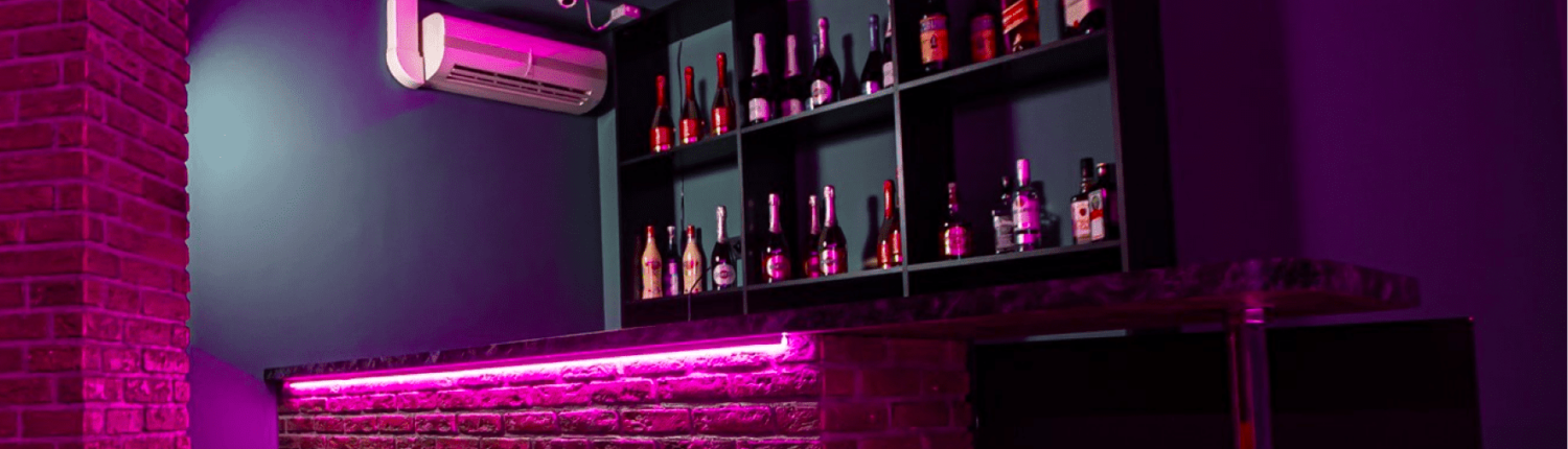 strawberry-msk-interior-bar
